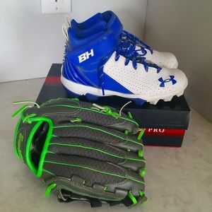 Boys under armour cleats size 3y.